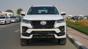Toyota Fortuner 4.0L essence SR5, toutes options, année 2025