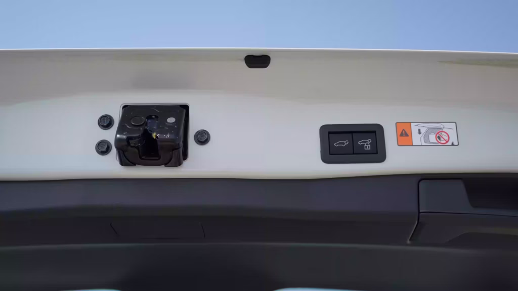 Toyota RAV4 XLE power tailgate controls