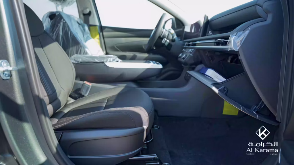 Hyundai Tucson Mid Option front passenger cabin